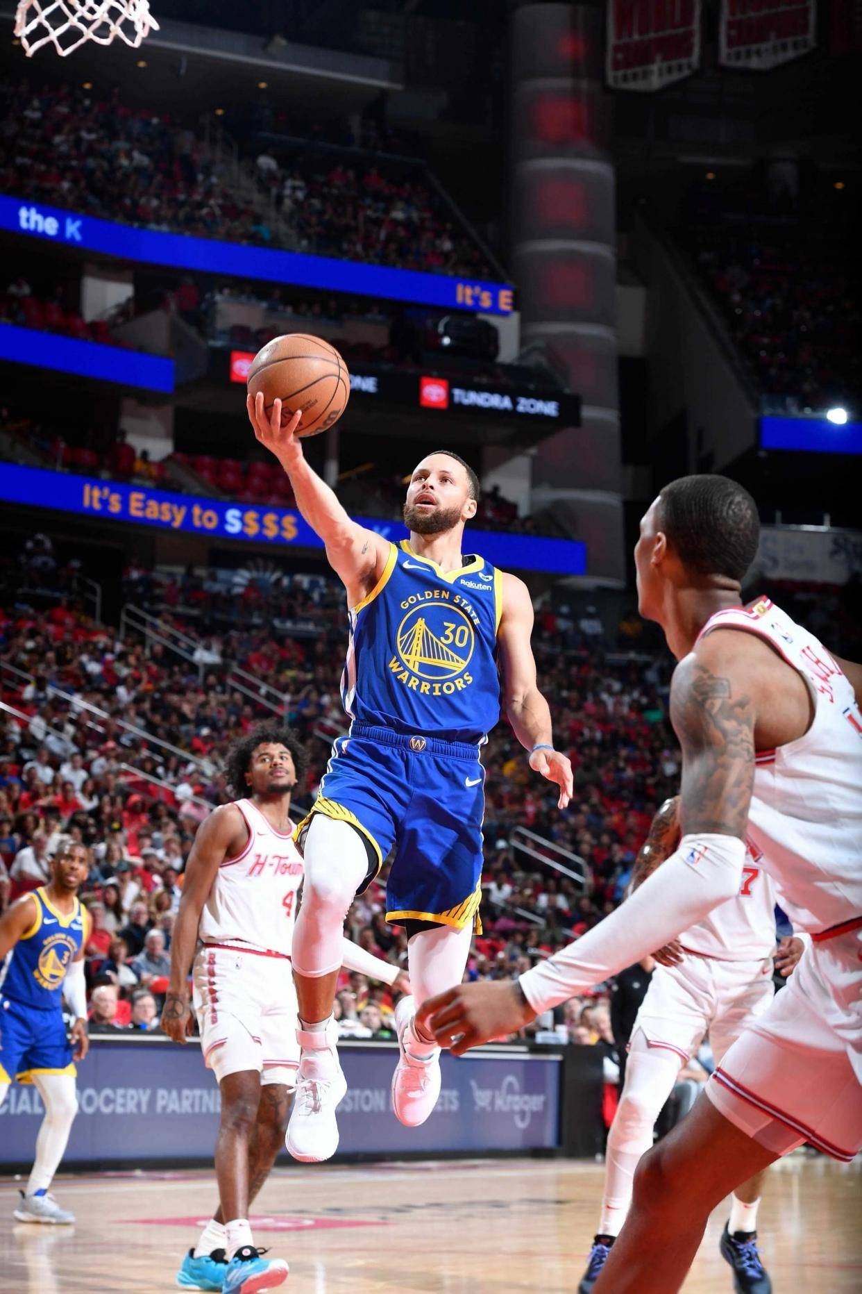 库里连续七场比赛得分超过败北，C9挑战极限！的简单介绍